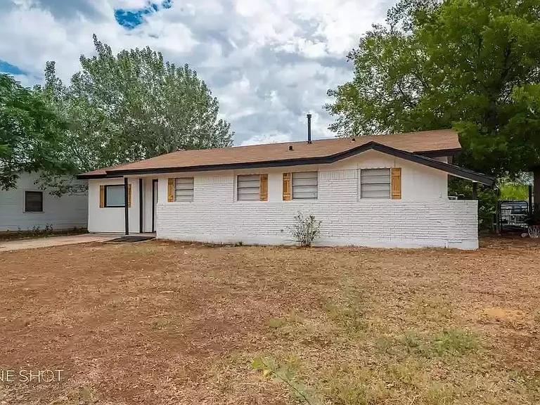 525 N Bowie Dr — Photo 2