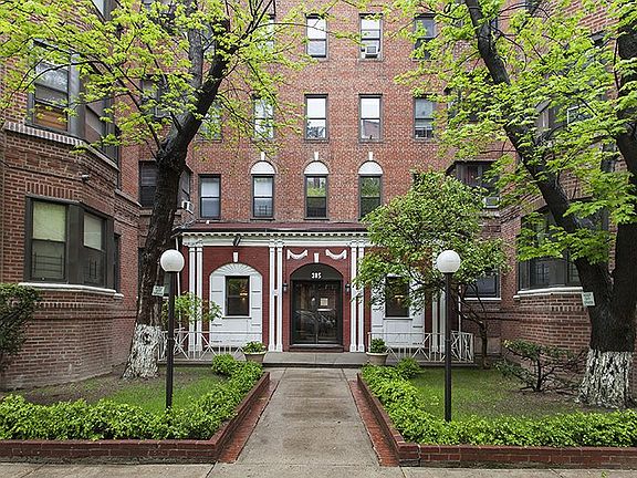 5th image of 385 E 18th St APT 6C
