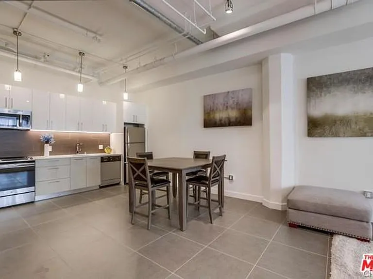 939 S Broadway — Photo 110