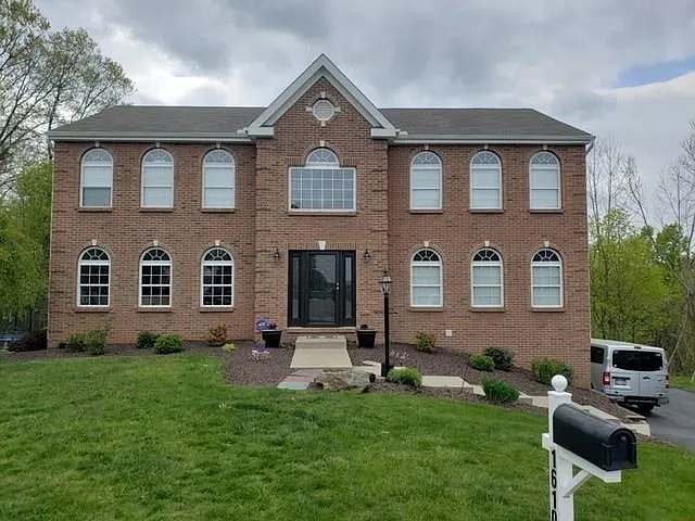 1610 Cloverdale Ln photo 1