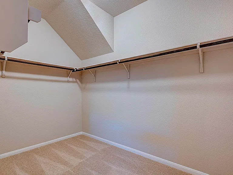 10404 Hatton Ln — Photo 16