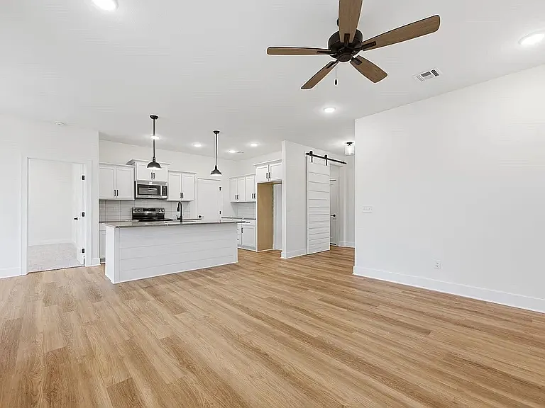620 Elmwood St — Photo 3