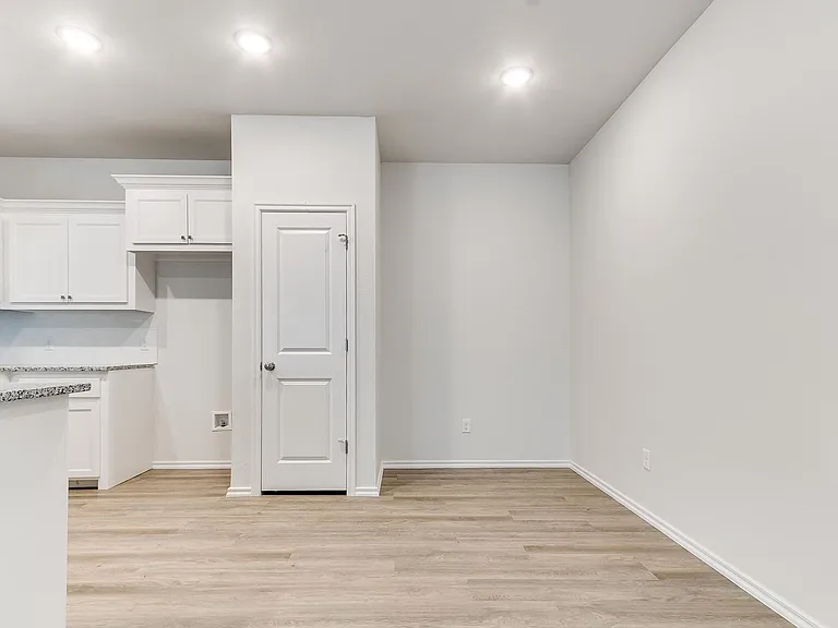 3705 N Divis Ave — Photo 53