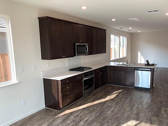3rd image of 2843 Kings Way