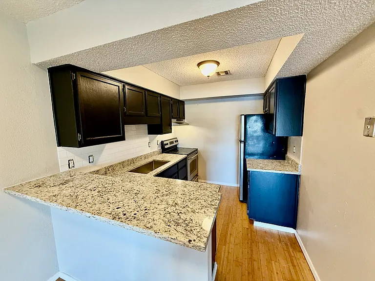 1207 S Quaker Ave #201 — Photo 4
