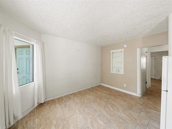 2nd image of 901 3rd St N APT 7