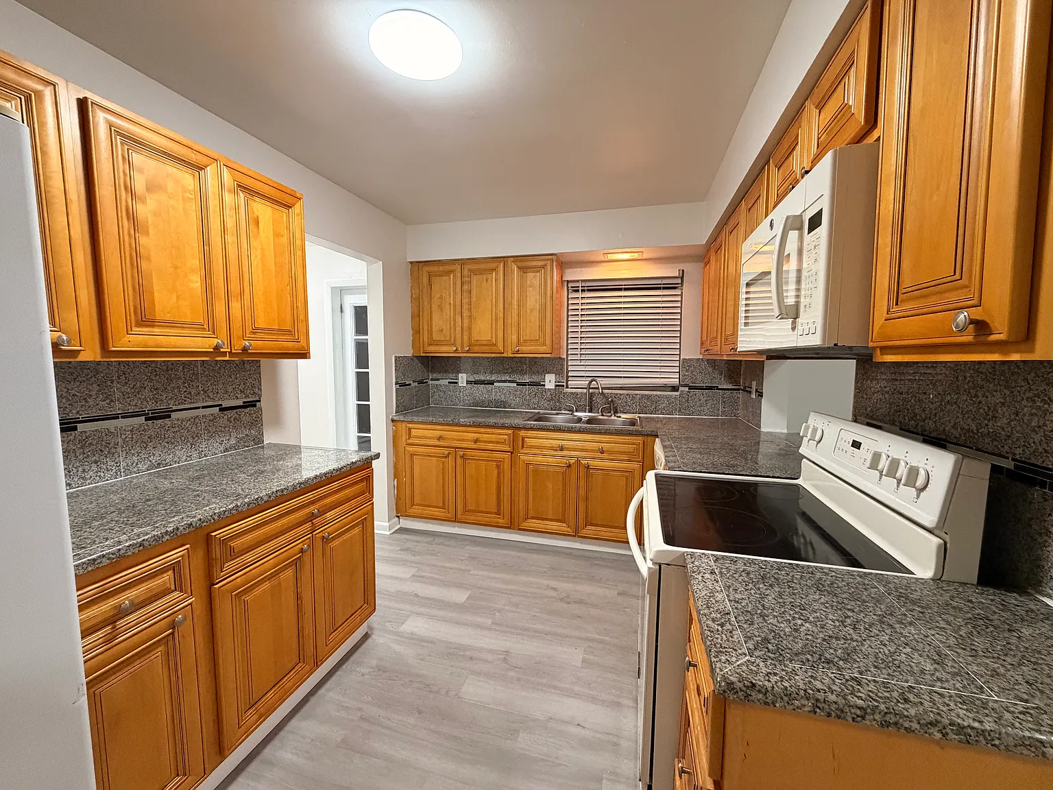 3 bed, 1442 sqft, $1,630 — Photo 4