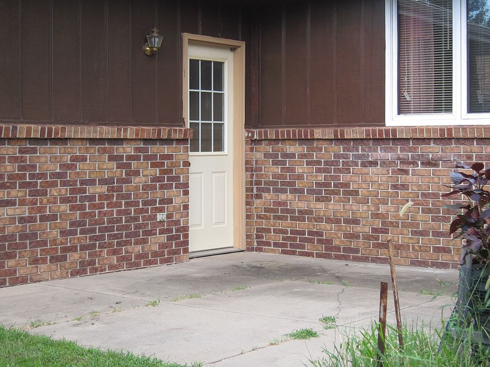 2nd image of 2911 Dorothy Dr