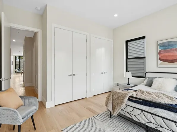 220 Freeman Avenue image 14 of 47