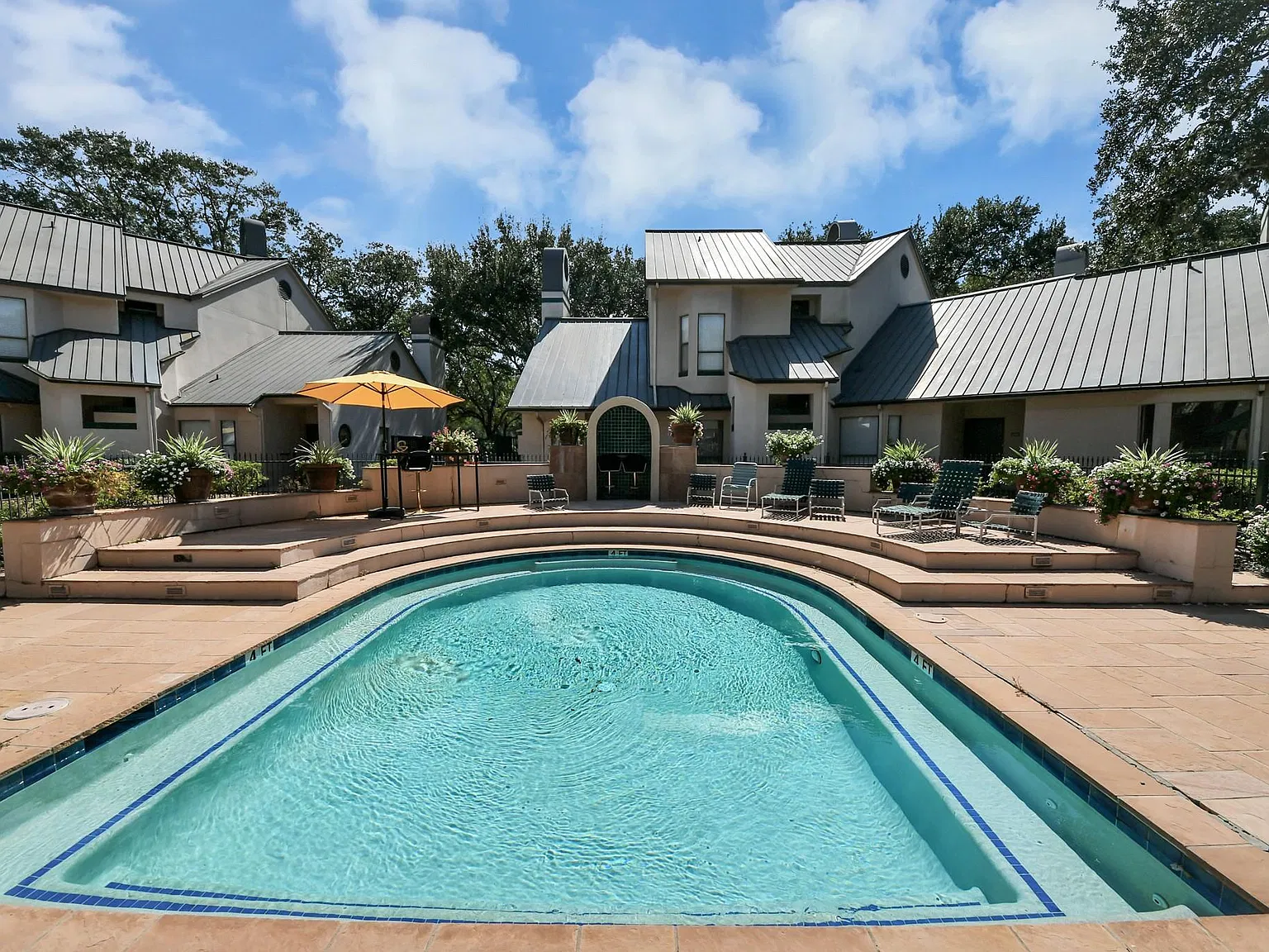 2 bed, 1.0 bath, 1118 sqft, $1,950 — Photo 4