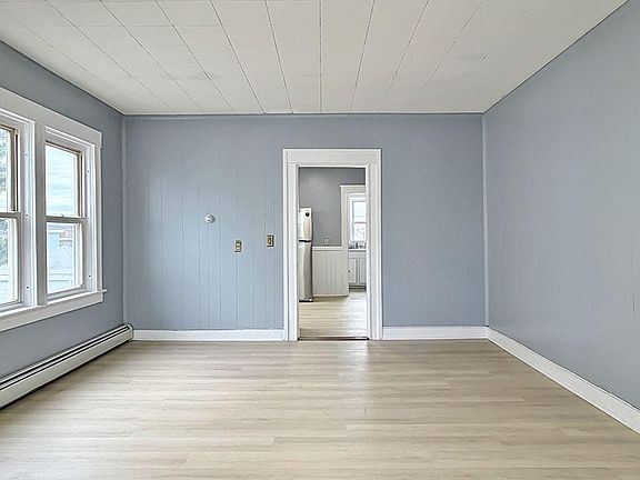 4th image of 187 Sisson St