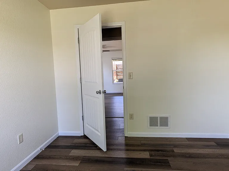 10x10 bedroom/office