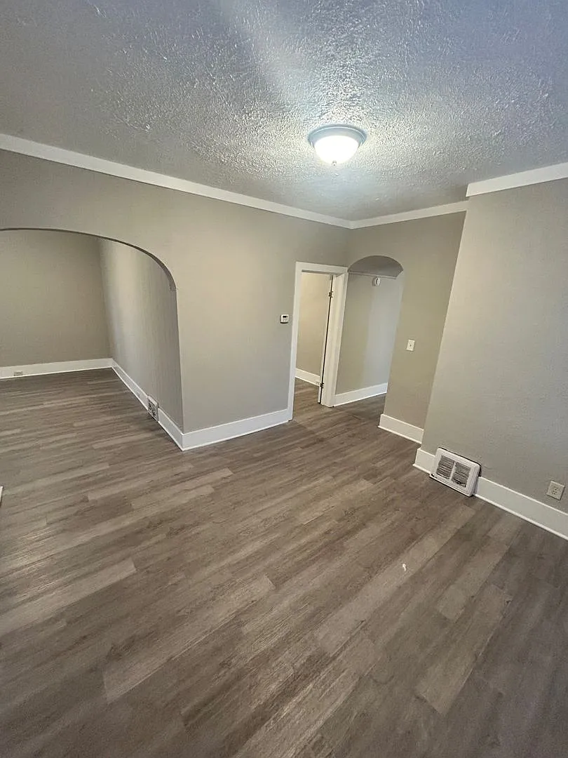 1126 Jennette Avenue NW — Photo 4
