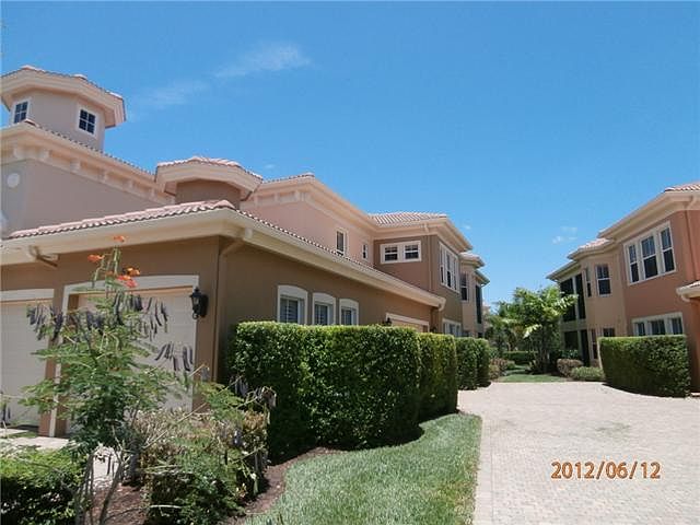 2nd image of 541 Avellino Isles Cir APT 30202