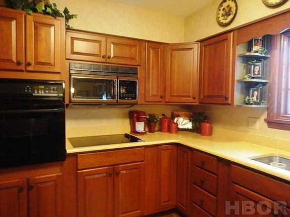 5th image of 221 Esther Ln
