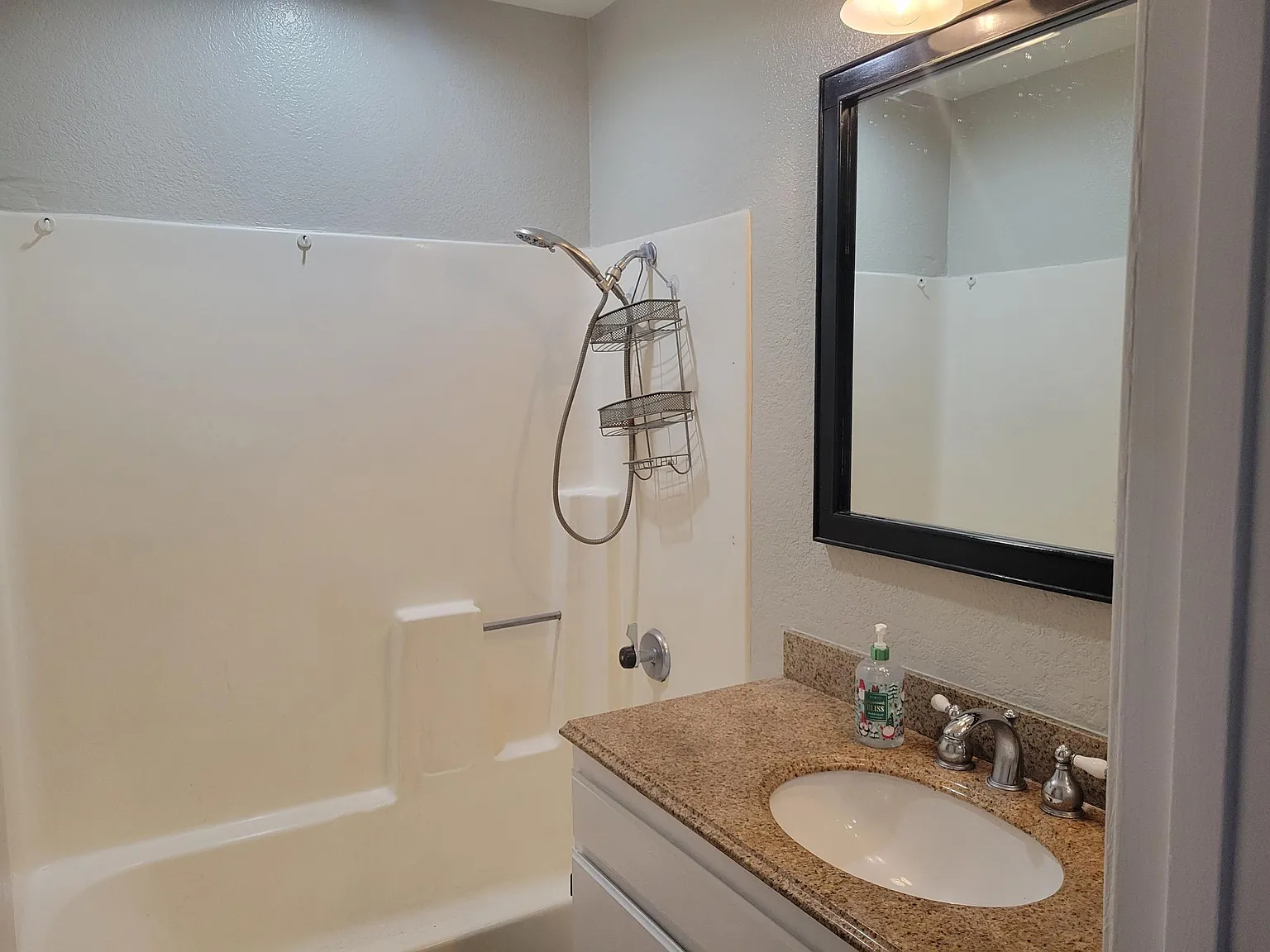 2 bed, 1.5 bath, 1100 sqft, $2,000 — Photo 3