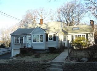 27 Oak Ave, Peabody, MA 01960