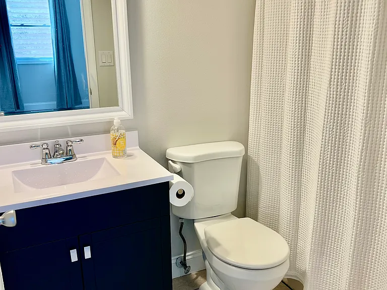 2605 Hathaway Dr — Photo 3