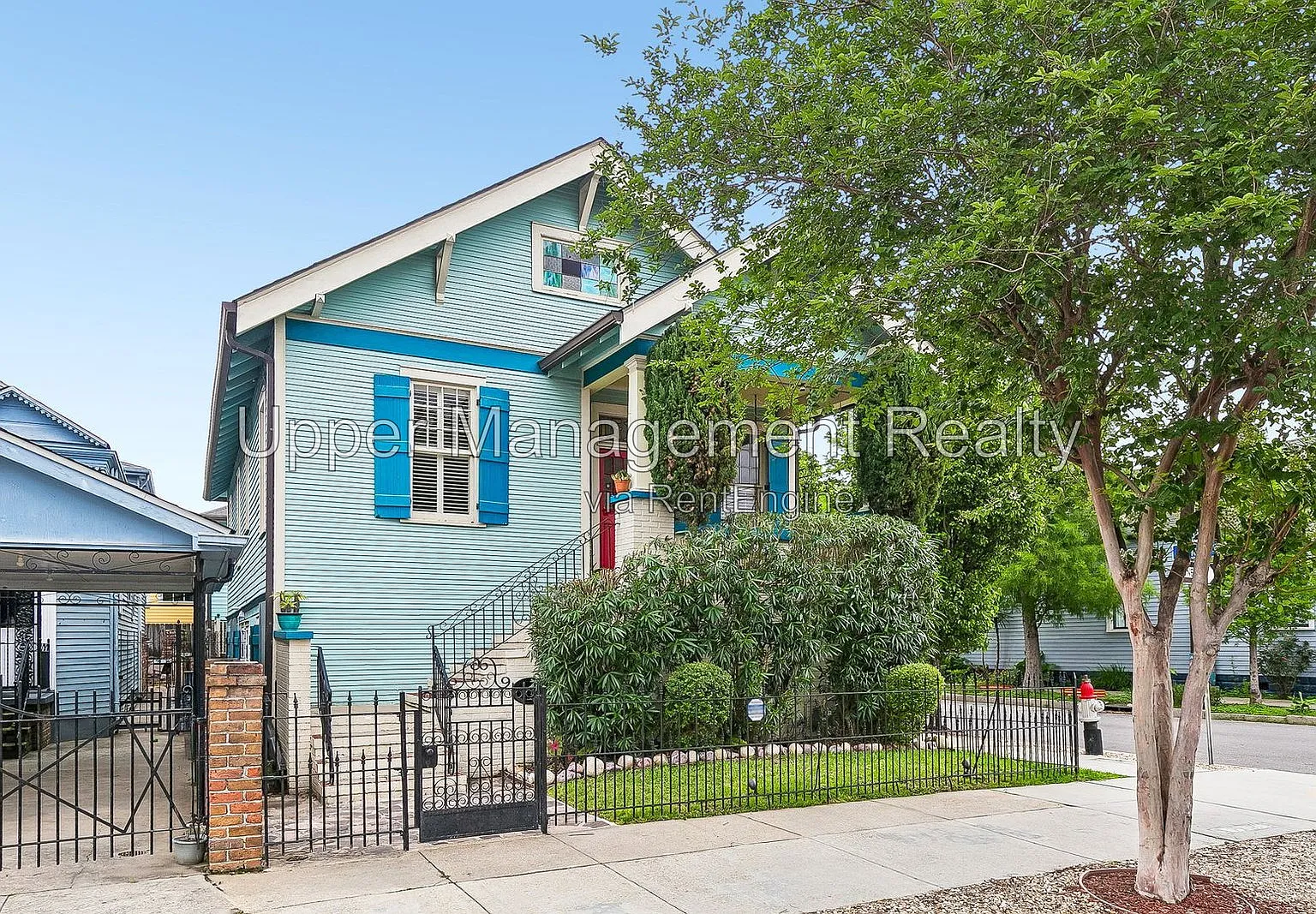 3 bed, 2.0 bath, 2045 sqft, $3,200 — Photo 2