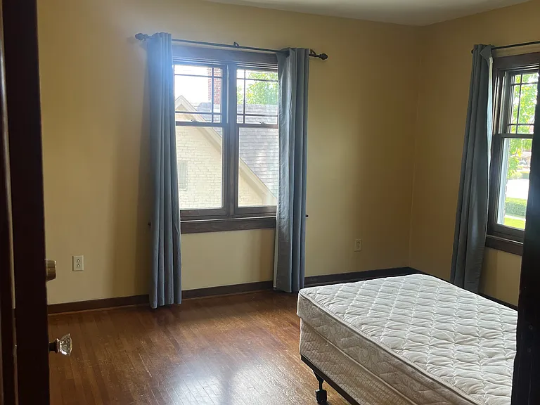 921 Pearl St — Photo 11