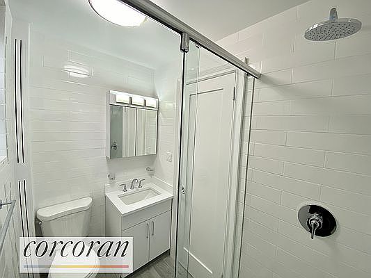 4th image of 25 W 68th St #5E
