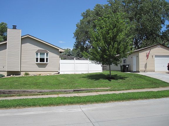 4th image of 11411 Westmont Dr