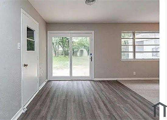 3rd image of 704 Clebud Dr