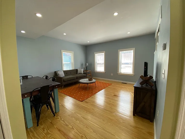 25 E Bow St — Photo 10