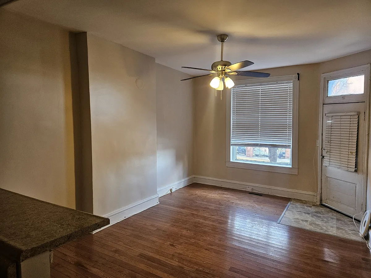 Building Photo - 2423 S 9th St #1