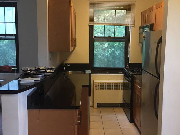 2nd image of 7011B Park Dr E