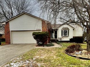 2316 Norton Rd, Rochester Hills, MI 48307