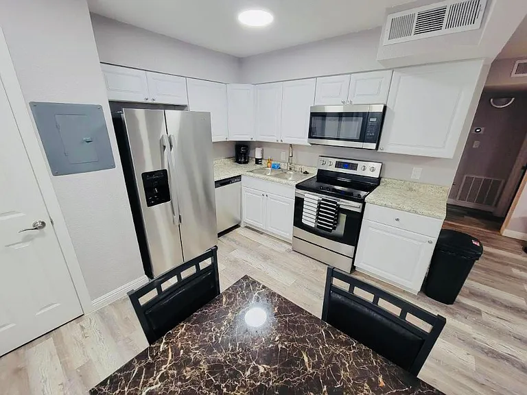 2720 Menlo Square Dr #B — Photo 1