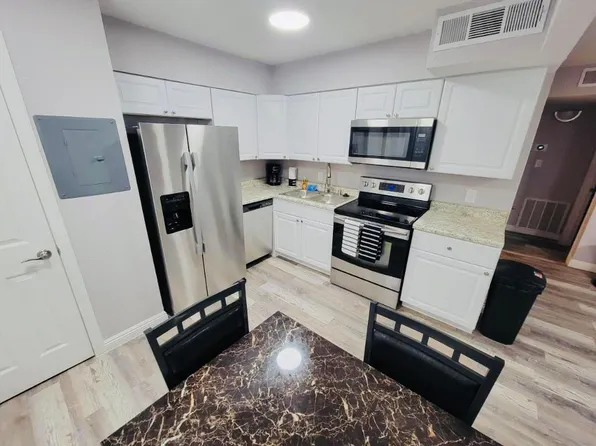 2720 Menlo Square Dr APT B, Las Vegas, NV 89101