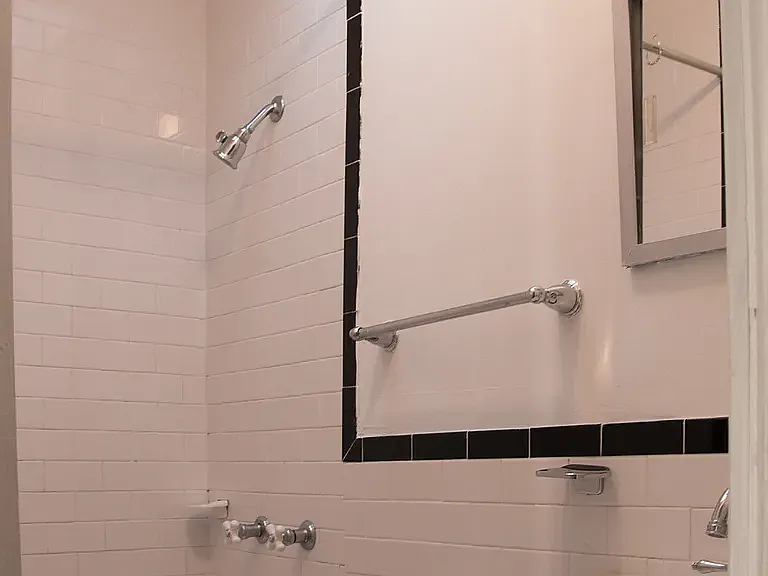 547 Leonard St #3 — Photo 6