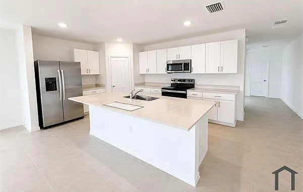 5 bed, 2788 sqft, $3,200 — Photo 1