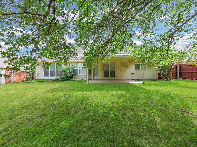 2412 Wilshire Dr — Photo 21