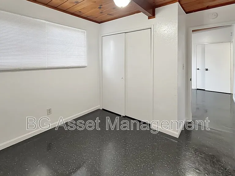 1526 Visalia Ave — Photo 7