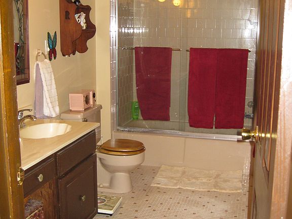 Main level Full Bath