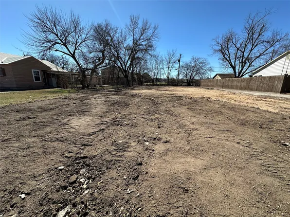 2303 Dartmore St, Brownwood, TX 76801