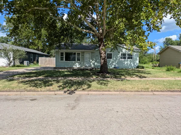 628 N Abilene Ave, Valley Center, KS 67147