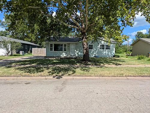 628 N Abilene Ave Photo 1