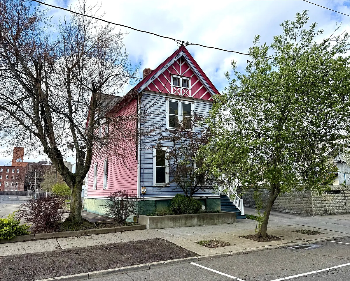Building Photo - 113 Hawley St