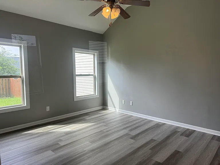 943 Erika Ln — Photo 12