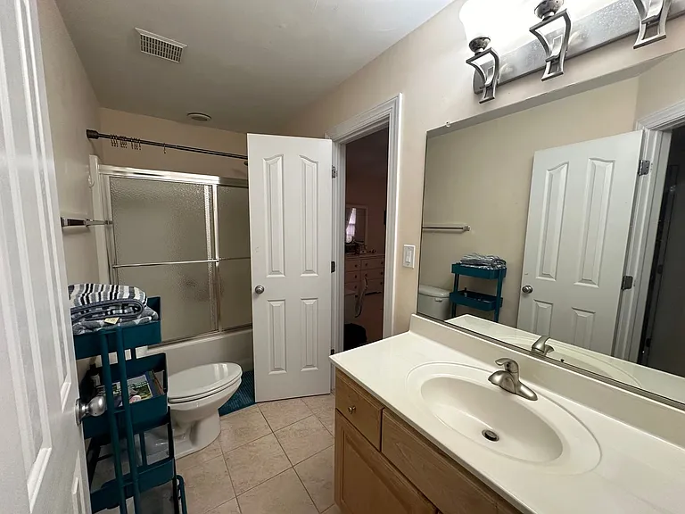 1320 Club House Dr — Photo 17