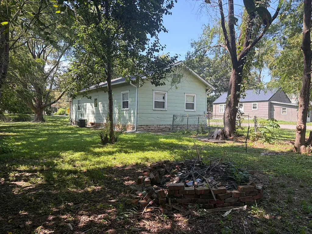 3 bed, 1198 sqft, $1,450 — Photo 3