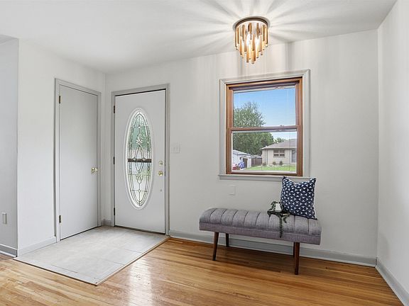 5th image of 921 S Marday Ave