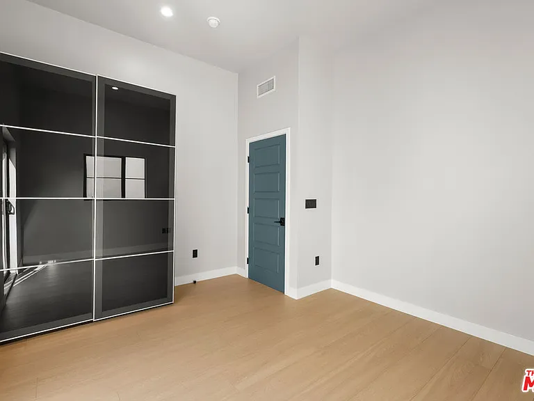 1249 S Plymouth Blvd — Photo 12