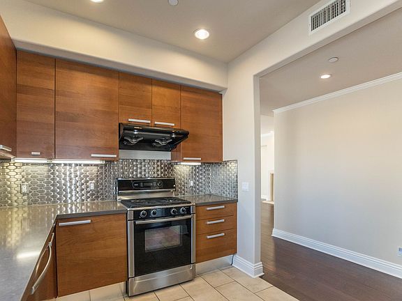 4th image of 1316 Amherst Ave APT 302