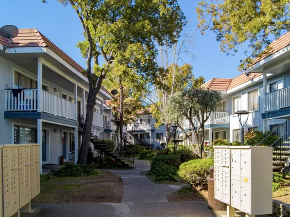 Del Coronado Apartments