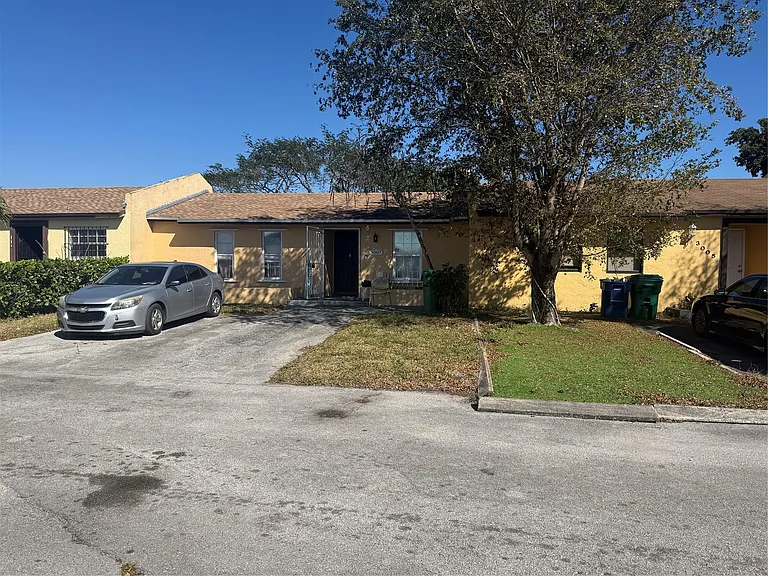3007 NW 204th Ter — Photo 1